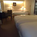 Nisus Hotel