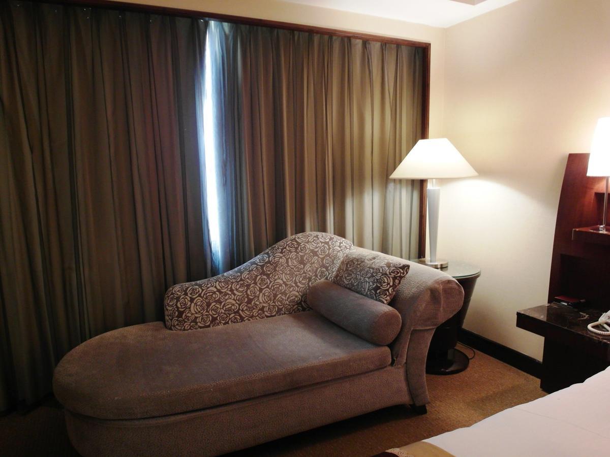Nisus Hotel 3*